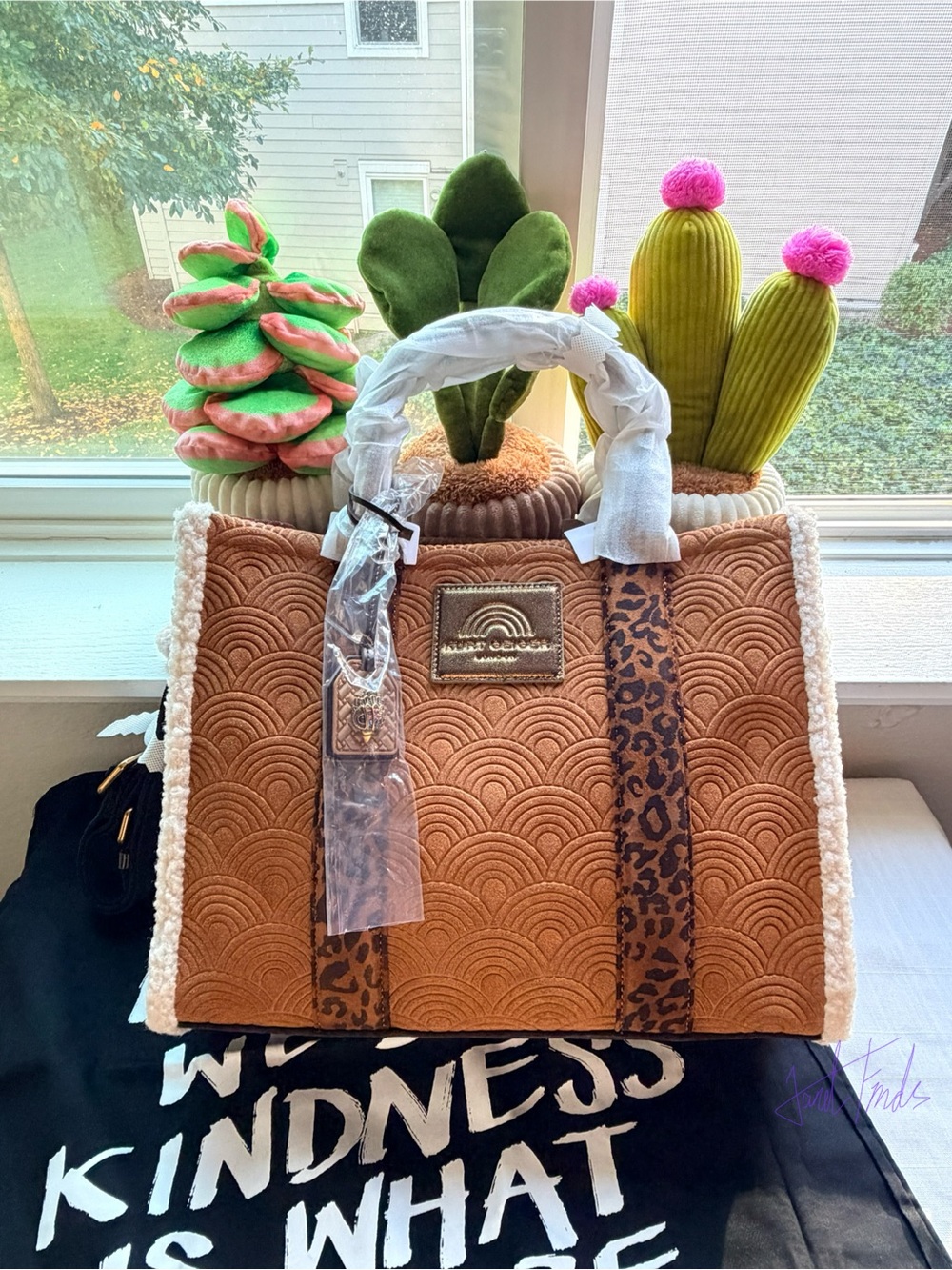 NWT 🐆 Kurt Geiger London Southbank Tote in Light Pastel Brown